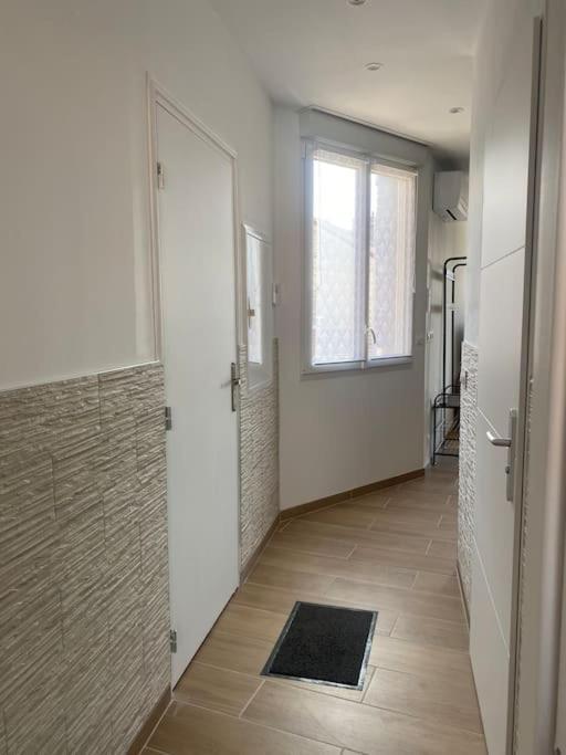 Le 102 De La Gare: Appartement Neuf Et Climatise Chalons en Champagne Luaran gambar