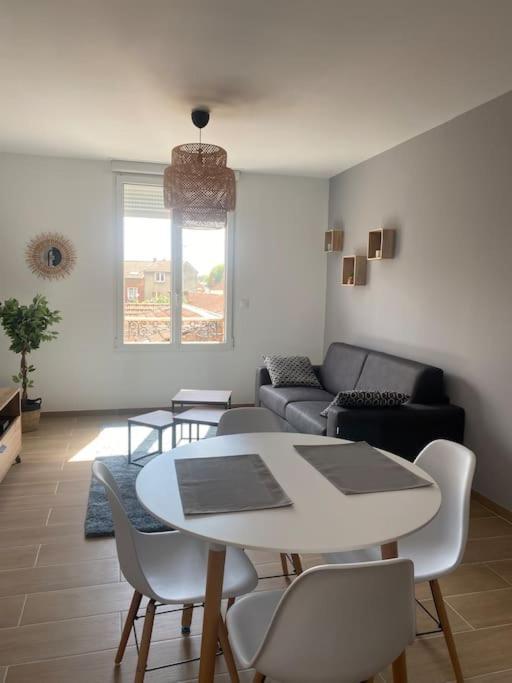 Le 102 De La Gare: Appartement Neuf Et Climatise Chalons en Champagne Luaran gambar