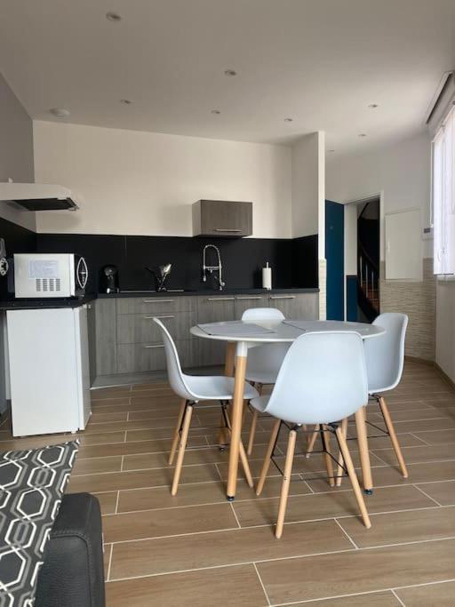 Le 102 De La Gare: Appartement Neuf Et Climatise Chalons en Champagne Luaran gambar